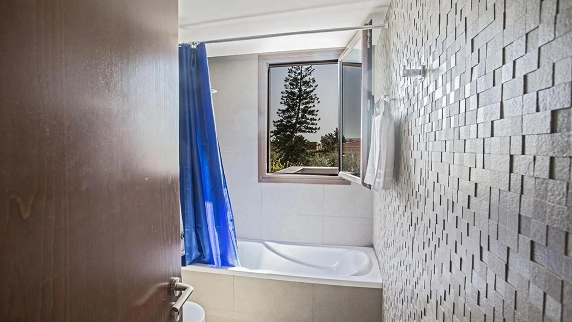 Villa Petreris Enas - Stunning 3 Bedroom Ayia Napa Villa With Pool - Short Walk To Nissi Avenue