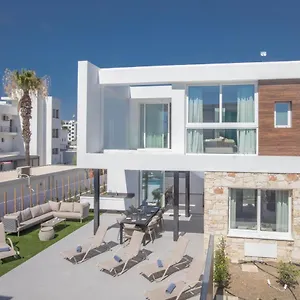 Kube Luxury Villa