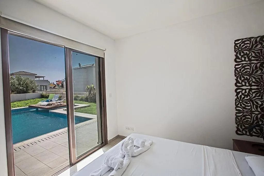 Villa Petreris Enas - Stunning 3 Bedroom Ayia Napa Villa With Pool - Short Walk To Nissi Avenue